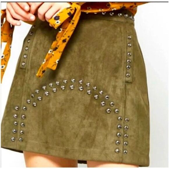 NWT Promesa Faux Suede Mini Skirt With Studs Olive Green Size M - Picture 1 of 10